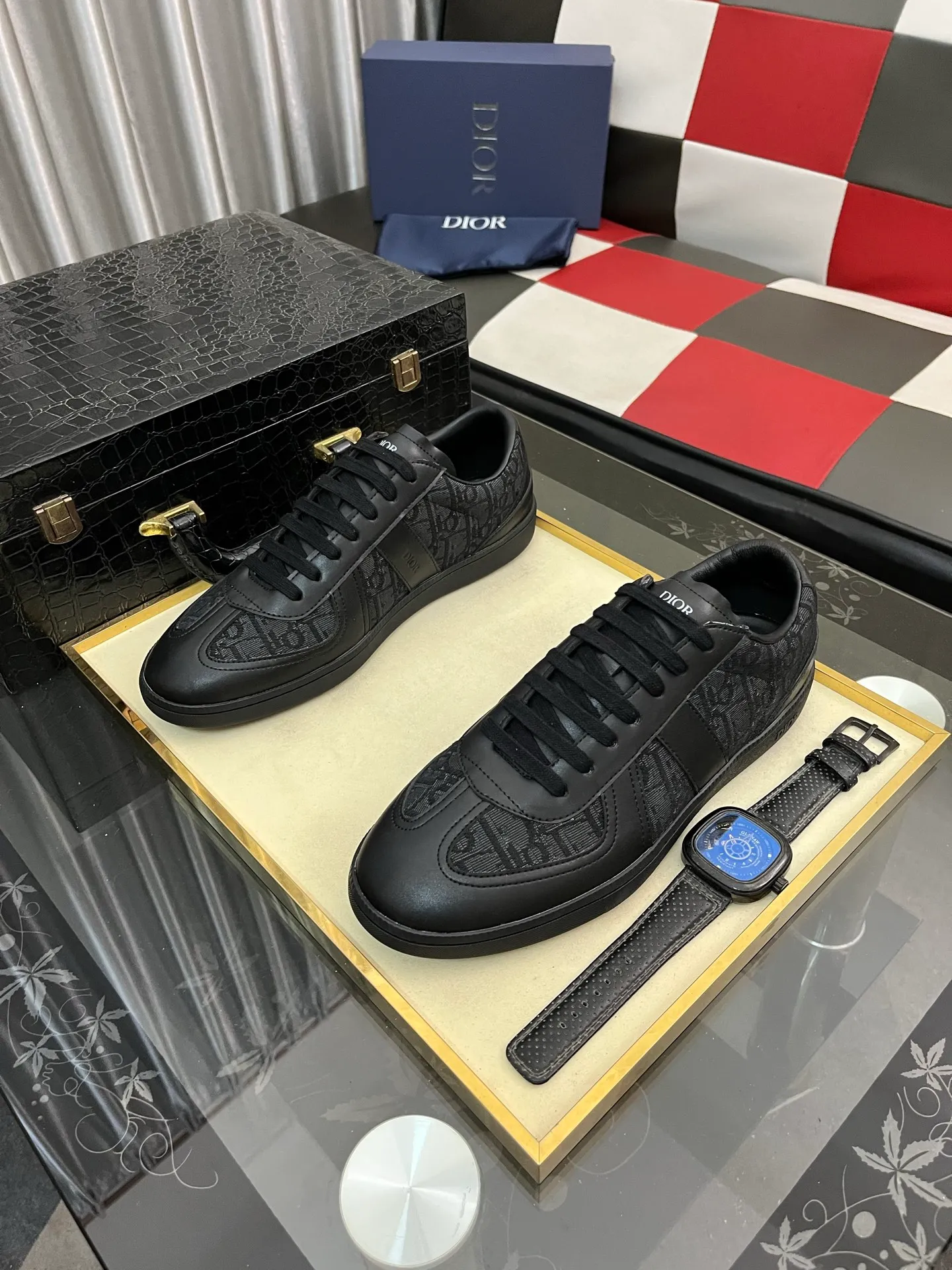 Men's shoes 💰380⌚️⌚️ 【Dior*DIAO】original quality.~ Unique modern style sneakers. 🏃A must-have casual shoe for trendy men😍😍 Original brand imported from Italy, imported original leather, sheep lining (refuses to discolor and grind feet) Sole: Original sole provided by the original factory, French lazy style design ⚠️Fit to the feet, original quality, super comfortable original sole. Code number: 38-445️⃣Colors available
